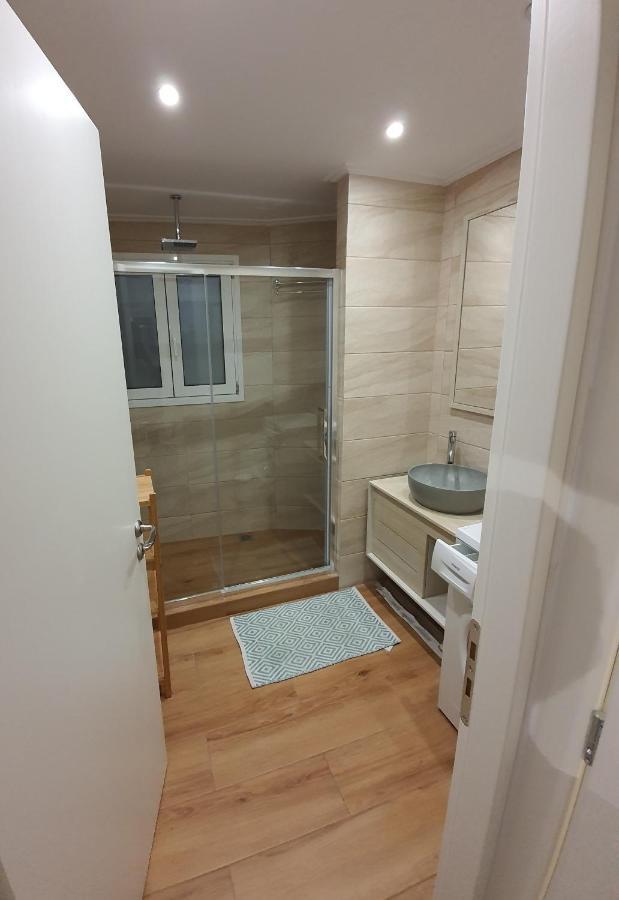 Seaview Apartment In Theheart Of Loutraki Esterno foto