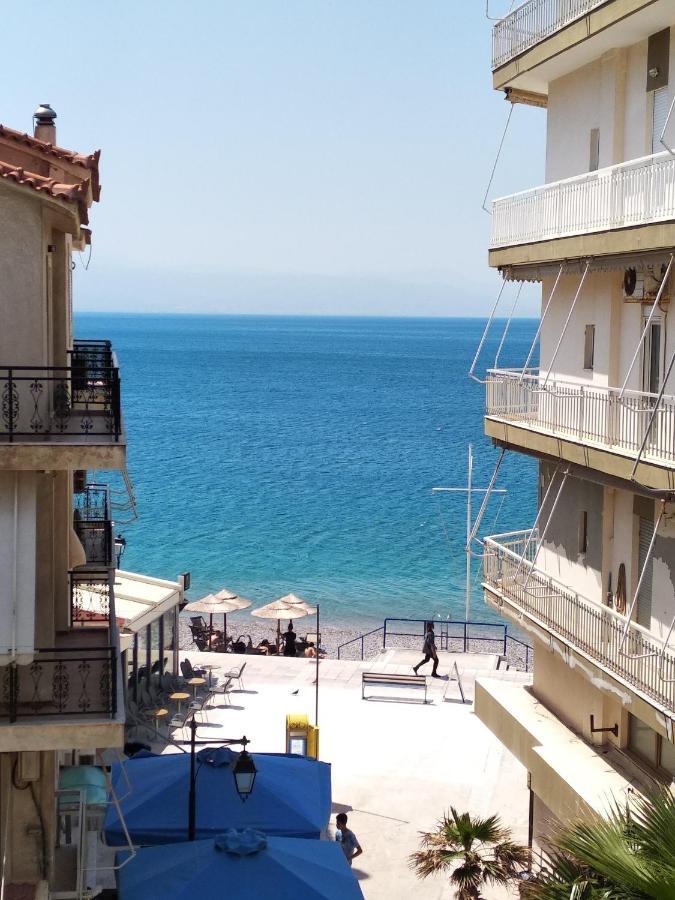 Seaview Apartment In Theheart Of Loutraki Esterno foto
