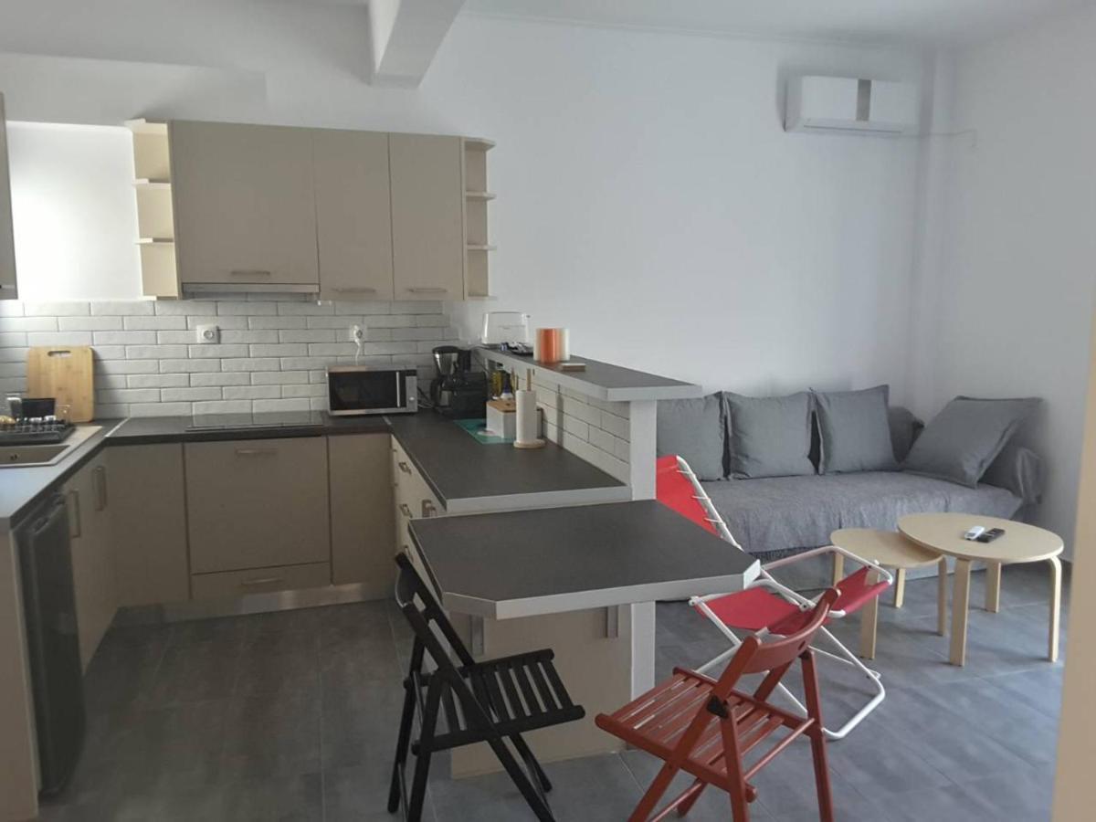 Seaview Apartment In Theheart Of Loutraki Esterno foto