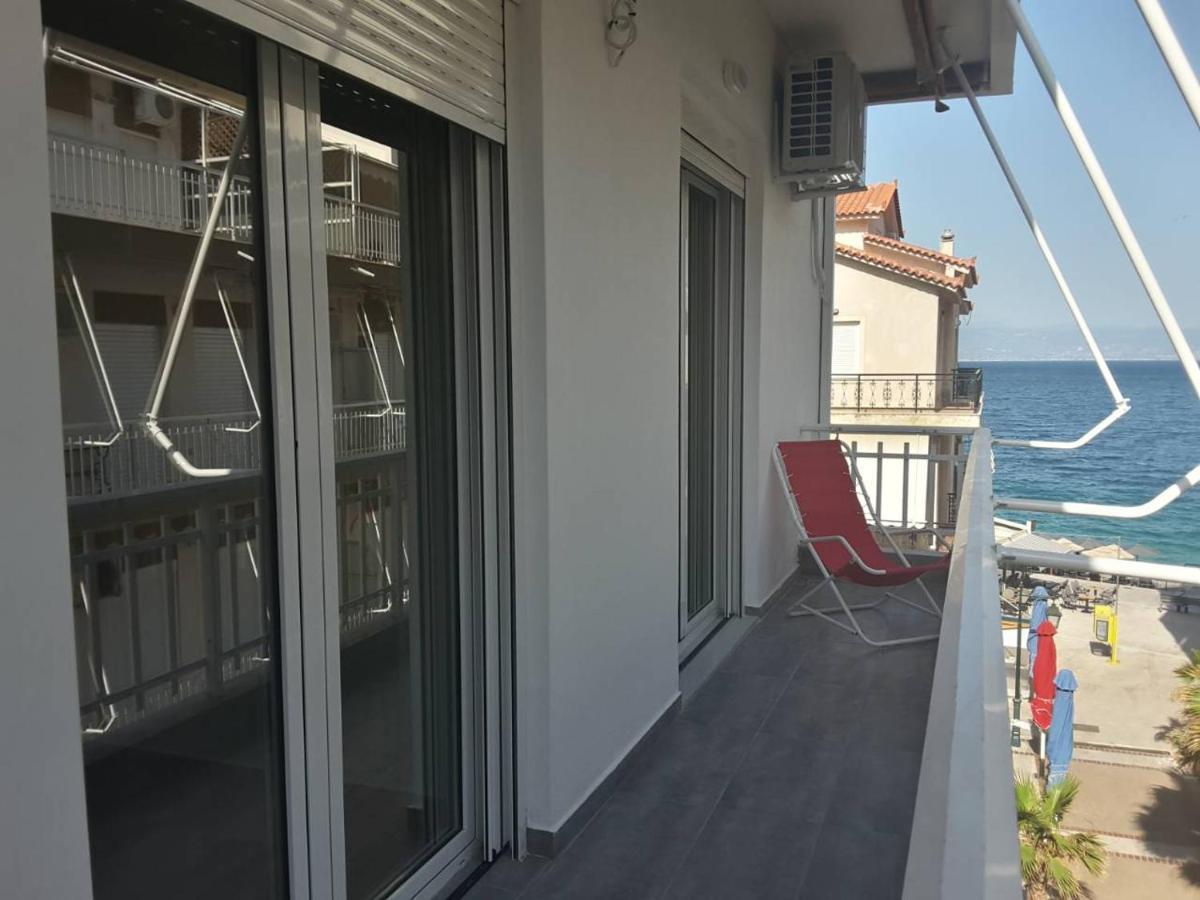 Seaview Apartment In Theheart Of Loutraki Esterno foto