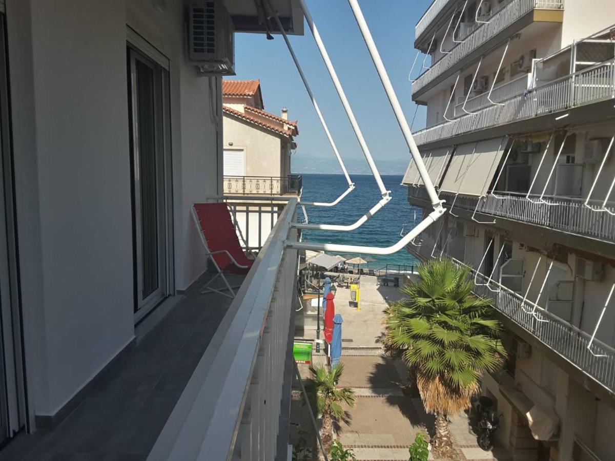 Seaview Apartment In Theheart Of Loutraki Esterno foto